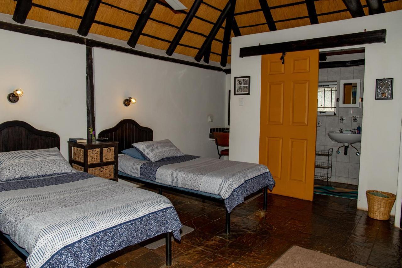 Lion'S Den Guesthouse Очиваронго Экстерьер фото