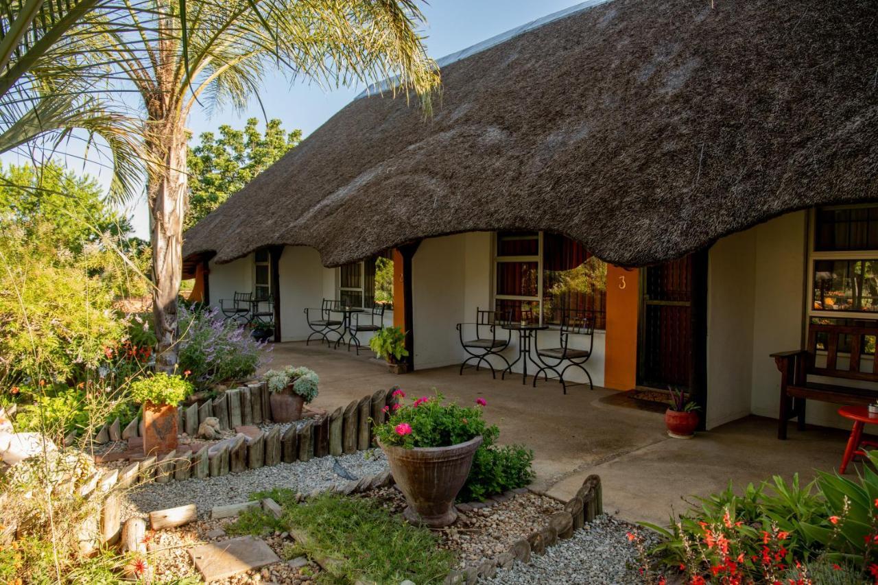 Lion'S Den Guesthouse Очиваронго Экстерьер фото