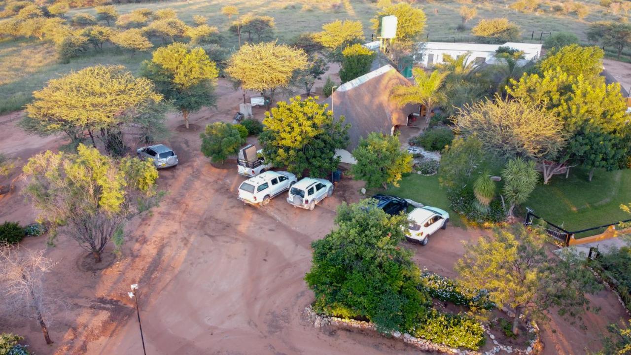 Lion'S Den Guesthouse Очиваронго Экстерьер фото